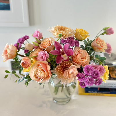 pastel-flowers-in-vase-orchids-roses