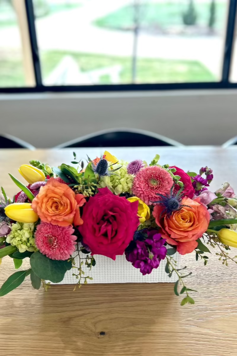 tulips-roses-hydrangea-stock-low-floral-table-centerpiece-wood-tabke