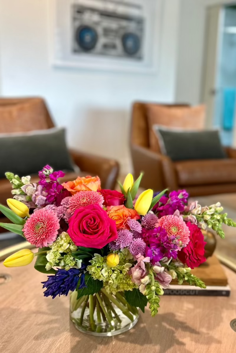 spring-bouquet-on-coffee-table