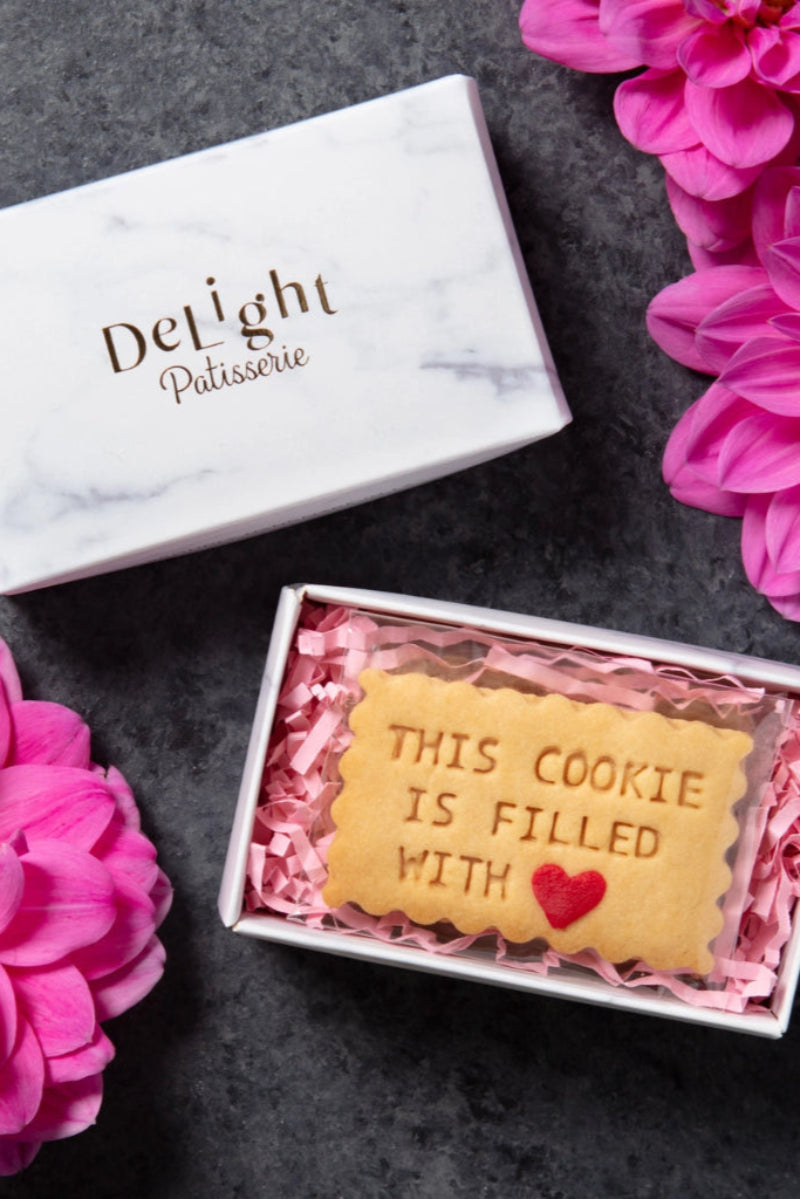 cookieinboxwithlidandflowers