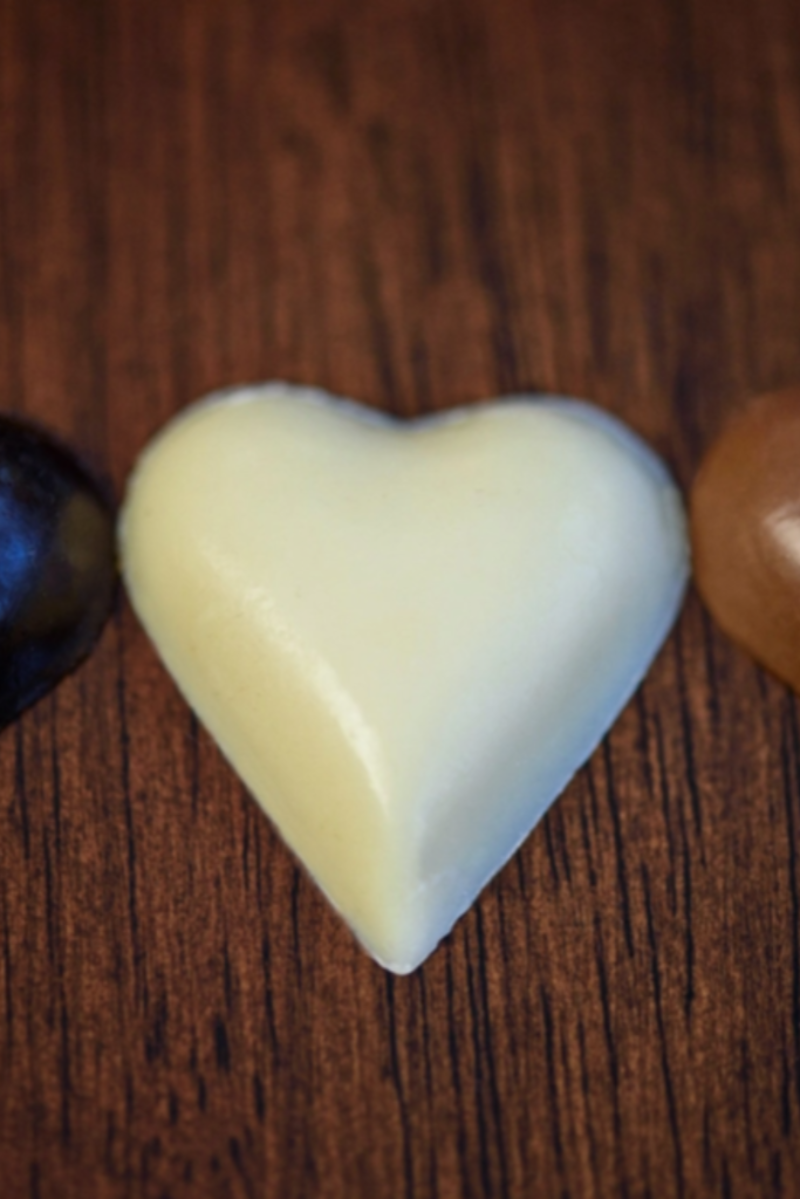 solid-chocolate-hearts-bagged-with-ribbon